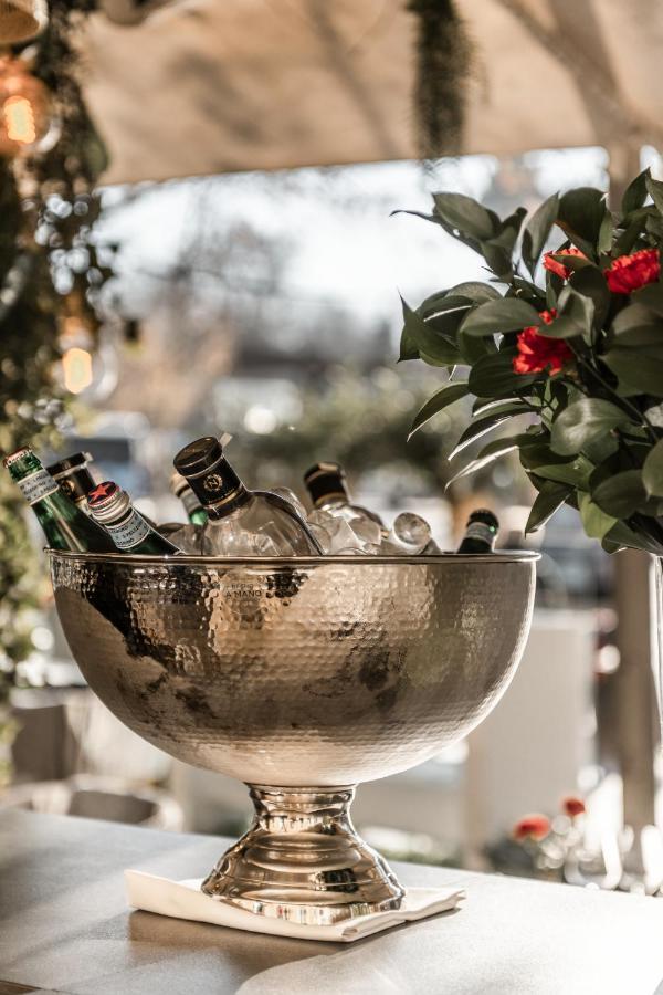 Hospes Puerta De Alcala, A Member Of Design Hotels Мадрид Экстерьер фото A champagne bucket