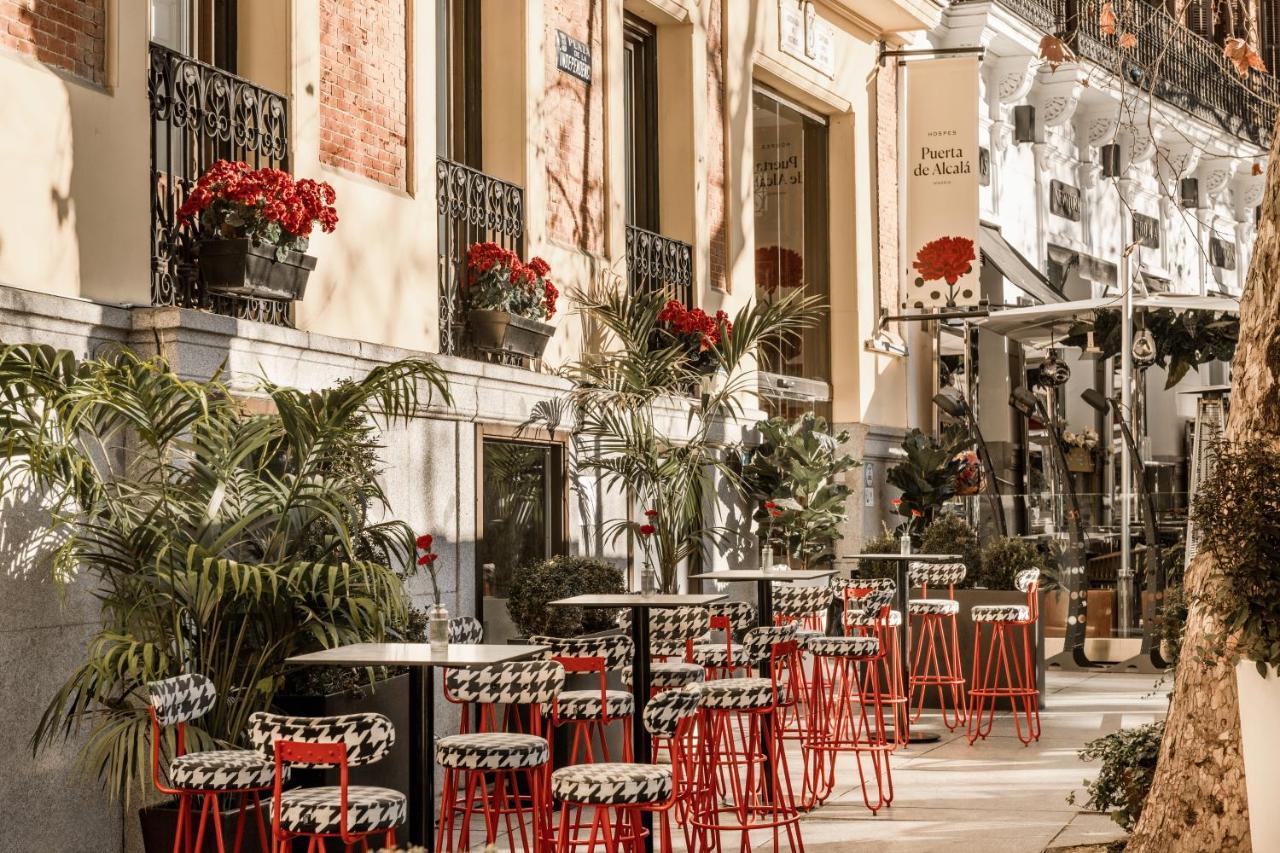 Hospes Puerta De Alcala, A Member Of Design Hotels Мадрид Экстерьер фото A typical bar in Madrid