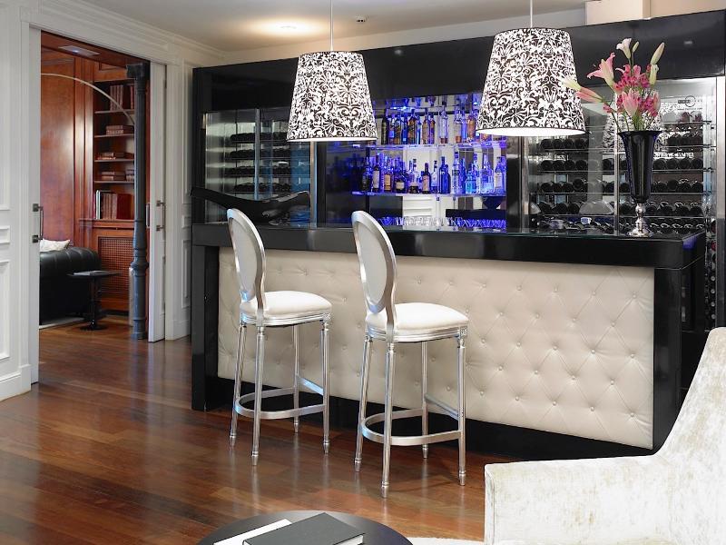 Hospes Puerta De Alcala, A Member Of Design Hotels Мадрид Экстерьер фото A home bar