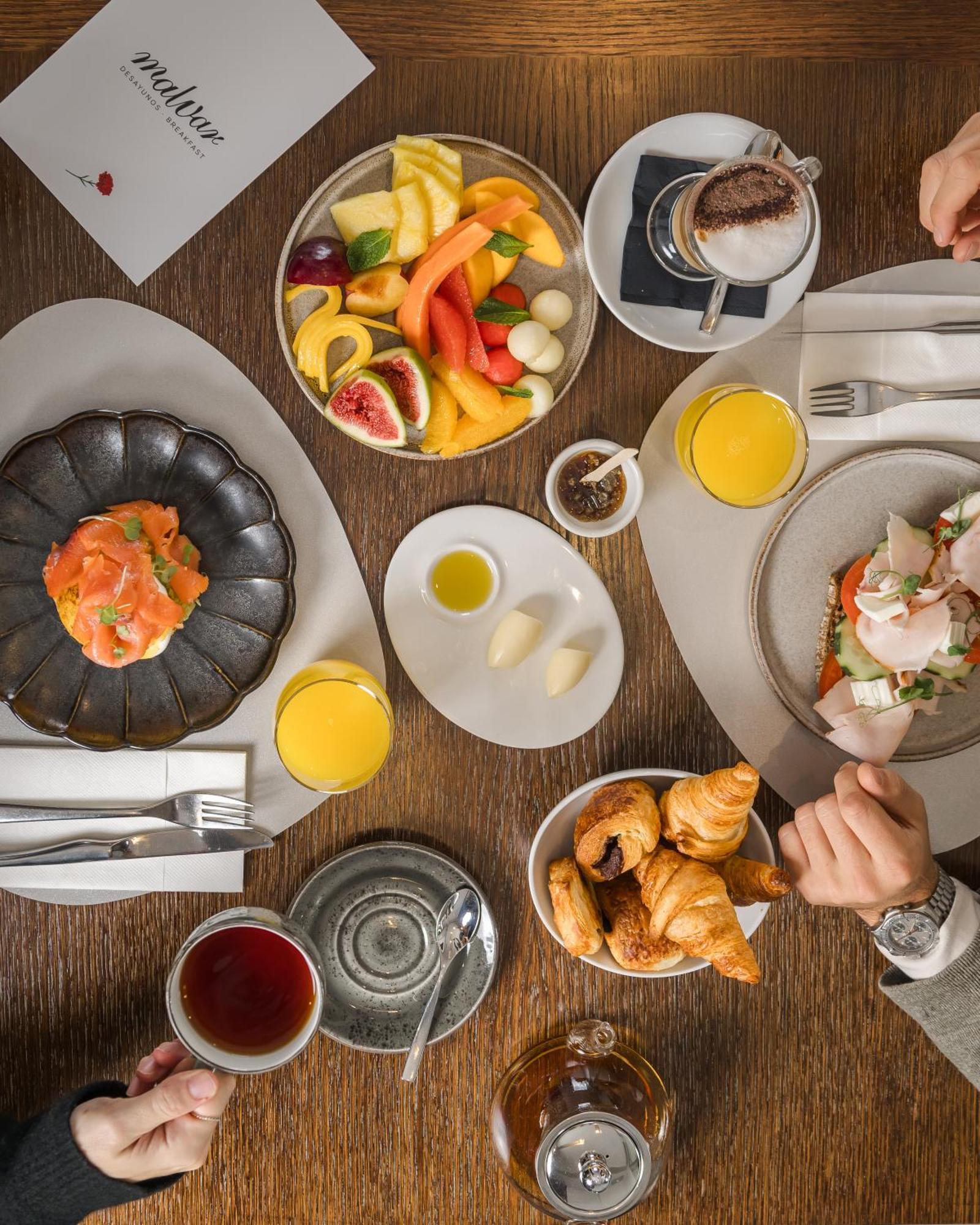 Hospes Puerta De Alcala, A Member Of Design Hotels Мадрид Экстерьер фото A typical brunch